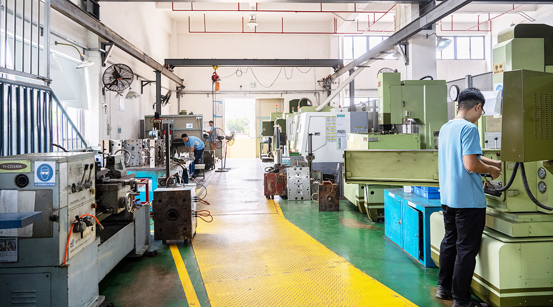 模具生產車間 m1.jpg