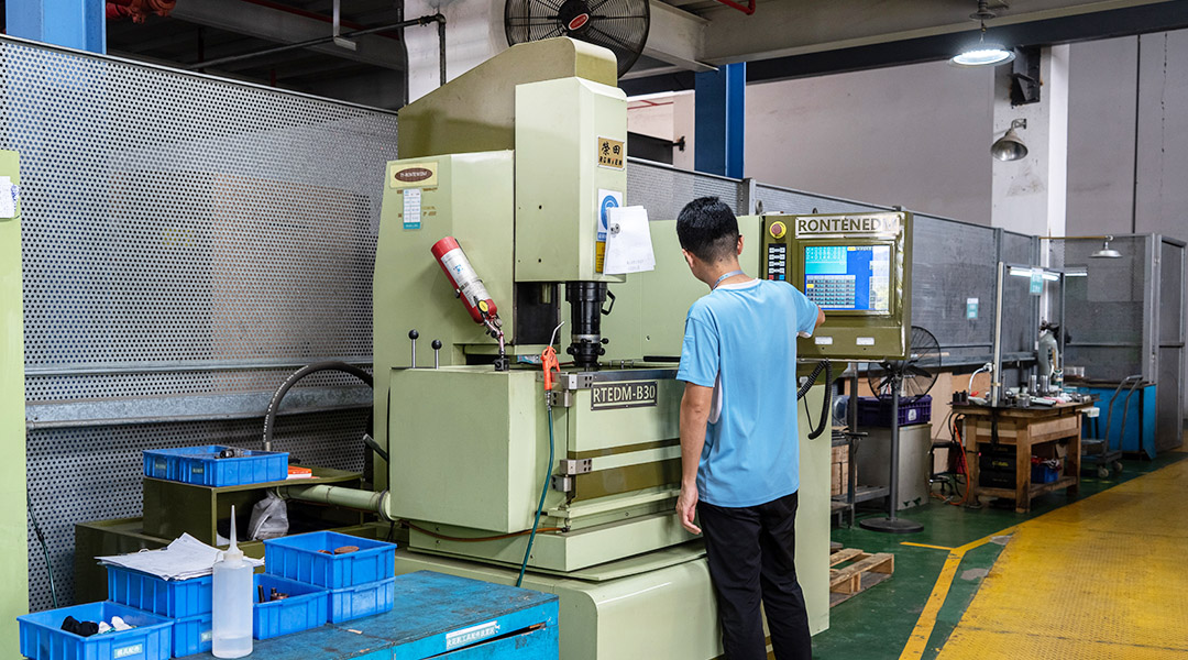 數控火花機 m2.jpg